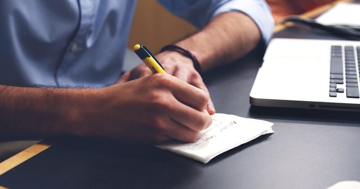 Copywriting persuasivo: 7 fórmulas que convertem (com exemplos em português de Portugal)